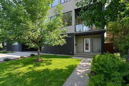 1720 12 St SW #102 Calgary, AB T2T 3M9