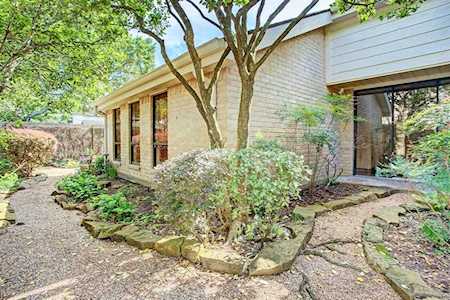 28 W Broad Oaks Dr Houston, TX 77056