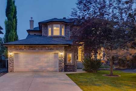 140 Strathlea Place SW Calgary, AB T3H 4T6