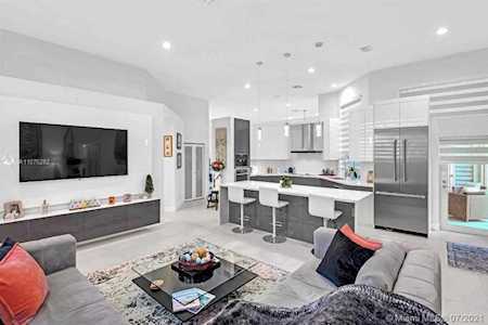 3086 Lakewood Cir Weston, FL 33332