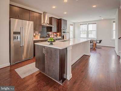 13348 Sherwood Park Ln Herndon, VA 20171