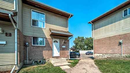 64 Whitnel Ct NE #3 Calgary, AB T1Y 5E3
