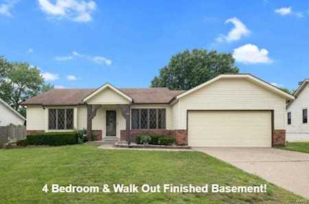 1972 Driftwood Trails Dr Florissant, MO 63031
