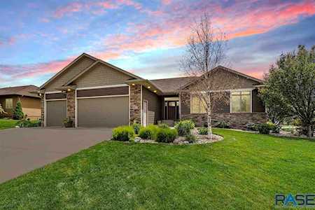 8012 S Grass Creek Dr Sioux Falls, SD 57108