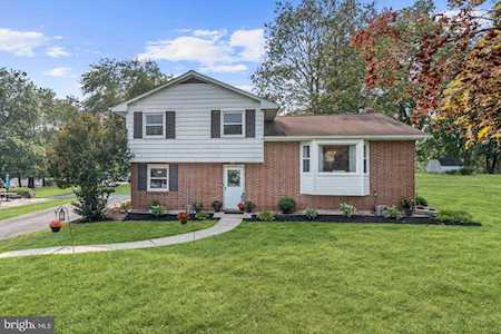 2822 Pinewick Rd Ellicott City, MD 21042