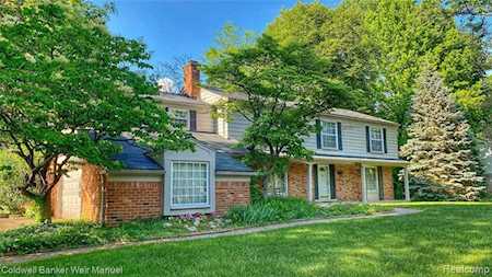 2601 Lamplighter Ln Bloomfield Twp, MI 48304