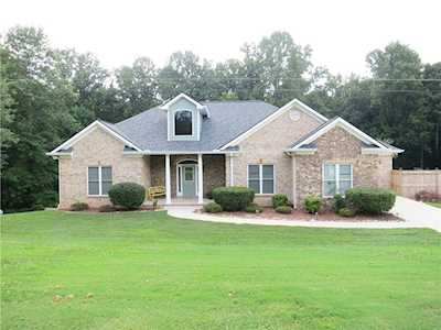 8990 Vanns Tavern Rd Gainesville, GA 30506