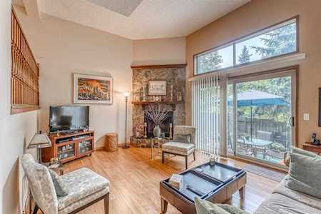 23 Glamis Dr SW #21 Calgary, AB T3E 6S3