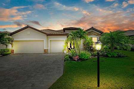 18122 Polo Trl Lakewood Ranch, FL 34211