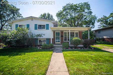 21053 Laurelwood St Farmington, MI 48336