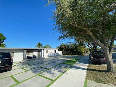 5765 SW 116th Ave Miami, FL 33173