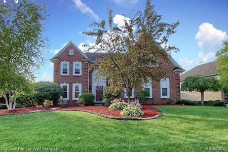 9091 Woodgrove Dr Plymouth Twp, MI 48170