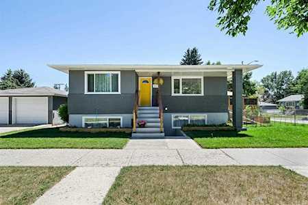 580 Northmount Dr NW Calgary, AB T2K 3J2