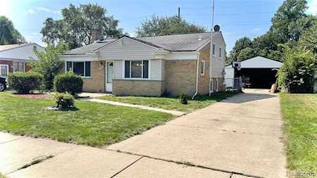 19823 Weyher St Livonia, MI 48152