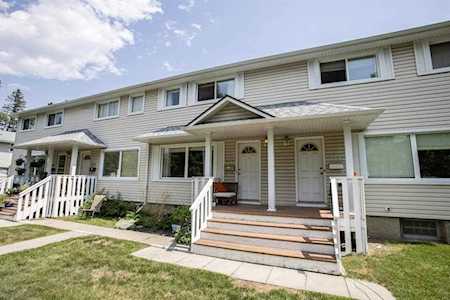 253 SW Killarney Glen Ct Calgary, AB T3E 7H4