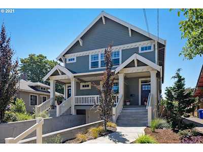 832 NE Holman St Portland, OR 97211