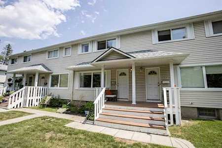 253 Killarney Glen Ct SW Calgary, AB T3E 7