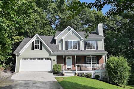 5544 Forest Dr Loganville, GA 30052