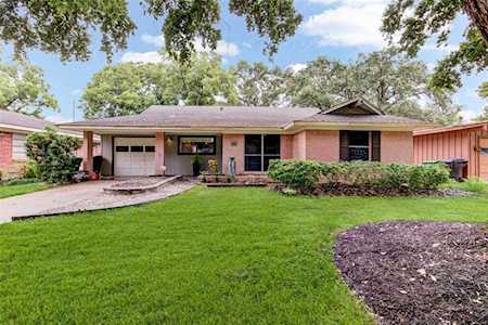 5406 Viking Dr Houston, TX 77092