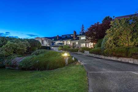 2171 Westhill Wynd West Vancouver, BC V7S 2Z3