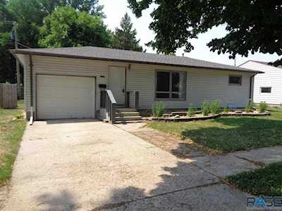 1117 N Harrison Ave Dell Rapids, SD 57022