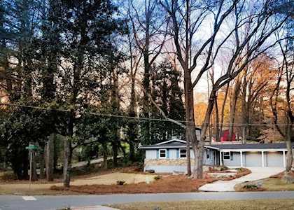 2877 Mcclave Dr Doraville, GA 30340