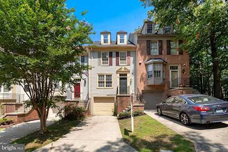 3822 Water Drop Ct Burtonsville, MD 20866
