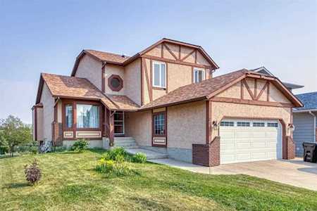 80 Edgepark Way NW Calgary, AB T3A 4N8