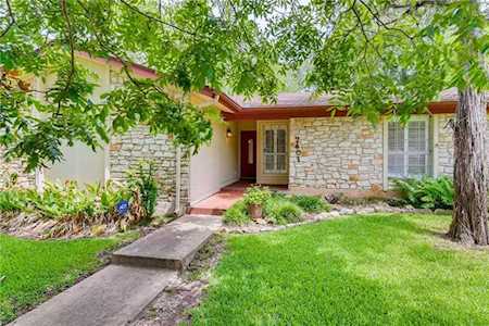 7401 Whispering Oaks DR Austin, TX 78745