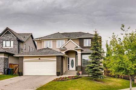 620 Royal Ct NW Calgary, AB T3G 4X5