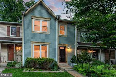 19 Kinsman View Circle Silver Spring, MD 20901