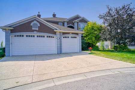 218 Sienna Park Bay SW Calgary, AB T3H 4T1