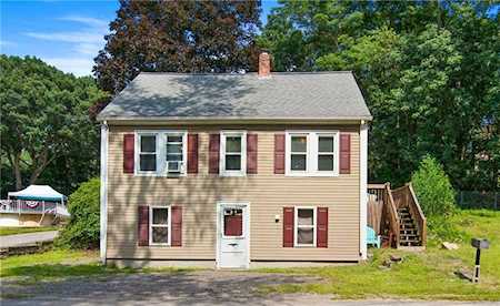 28 Crowell St Cumberland, RI 02864