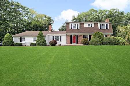 27 Ridgeland Dr Cumberland, RI 02864