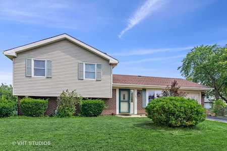 1490 Nautilus Ln Hanover Park, IL 60133