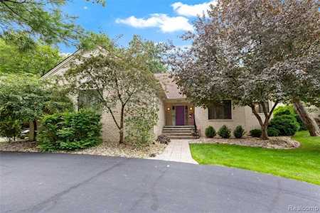 4397 Rolling Pine Dr West Bloomfield Twp, MI 48323