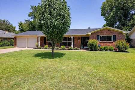 444 Brookview Drive Hurst, TX 76054