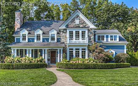 485 N Glenhurst Dr Bloomfield Twp, MI 48301