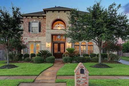 1732 Pampas Trail Dr Friendswood, TX 77546