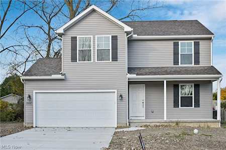 944 Oliver St Sheffield Lake, OH 44054