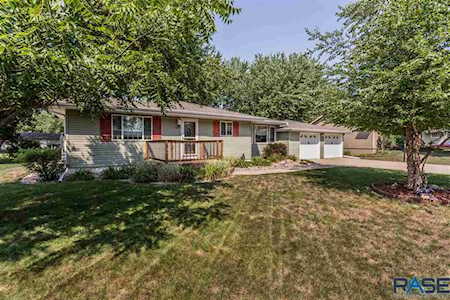 109 S 7Th Ave Brandon, SD 57005