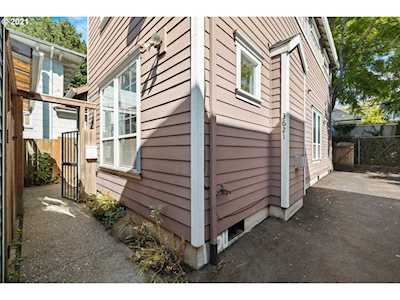 3621 SE Belmont St Portland, OR 97214