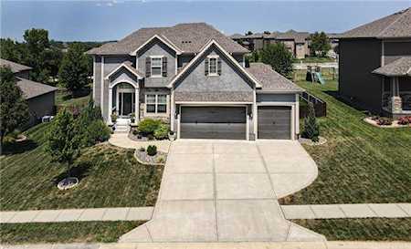 1104 Foxshire Circle Raymore, MO 64083