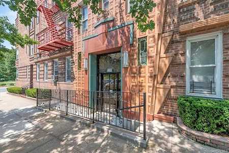 601 N Pelham Parkway #607 Bronx, NY 10467