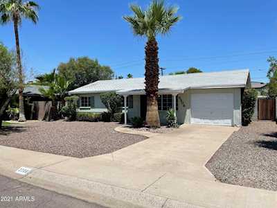2208 E Sells Drive Phoenix, AZ 85016