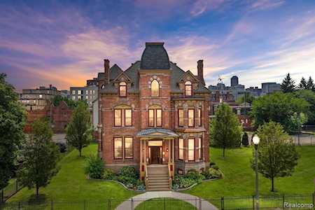 104 Edmund Place #2 Detroit, MI 48201