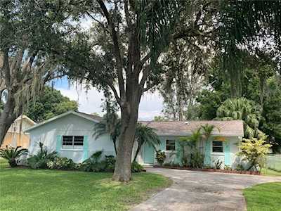 505 Shore Dr E Oldsmar, FL 34677