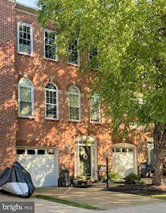 13611 Flying Squirrel Dr Herndon, VA 20171