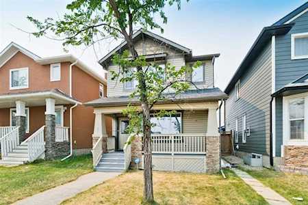 165 Saddlebrook Way NE Calgary, AB T3J 0B5