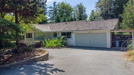 1645 Taylor Way West Vancouver, BC V7S 1N5
